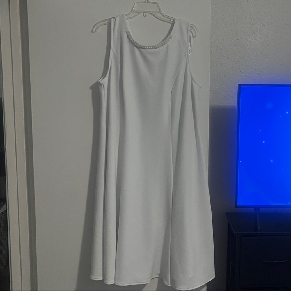 Chic White Sleeveless Mini Dress